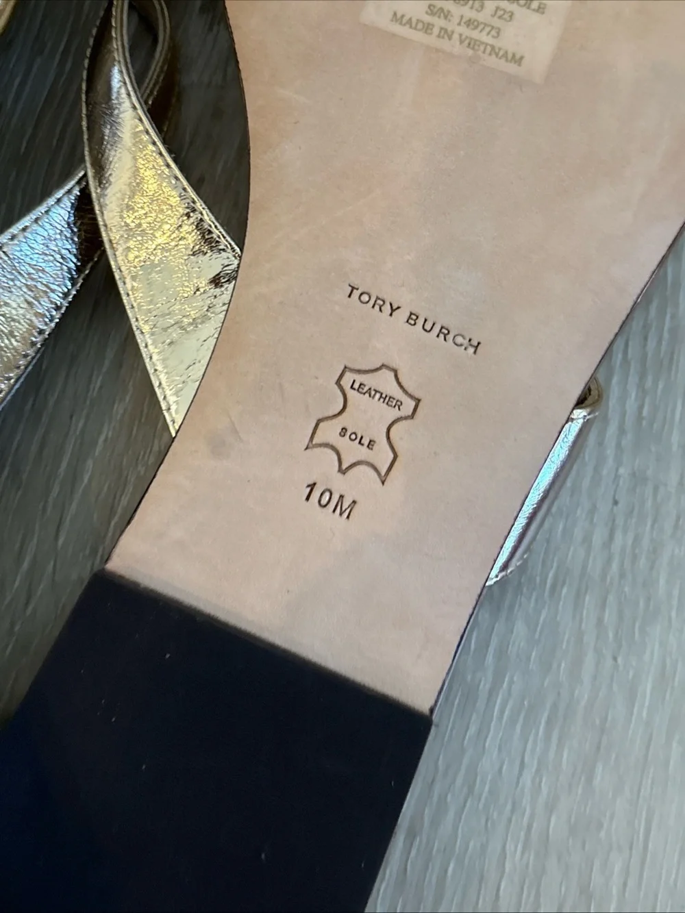 NWOB  $178 Tory Burch Classic Flip Flop Sparkle Gold Sz 10 Logo